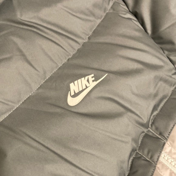 NWT Nike Sportswear Storm-FIT Windrunner Men’s PRIMALOFT - Smoke grey/Light bone - Picture 14 of 16